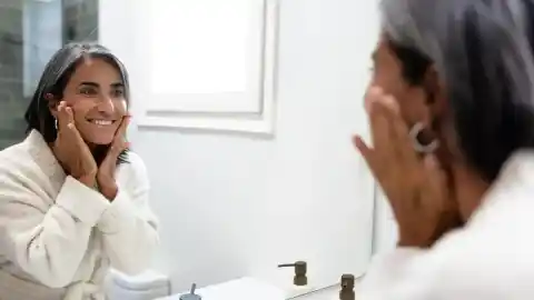 Imagen 1 de La mascarilla de noche que reduce en profundidad las arrugas y estimula la producción de ácido hialurónico con la que te levantarás con la piel suave e hidratada