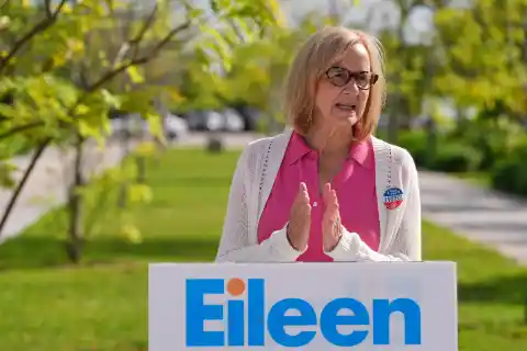 Imagen 1 de Las elecciones a la alcaldía de Miami se van a segunda vuelta en medio de escándalos, baja participación y cambios demográficos