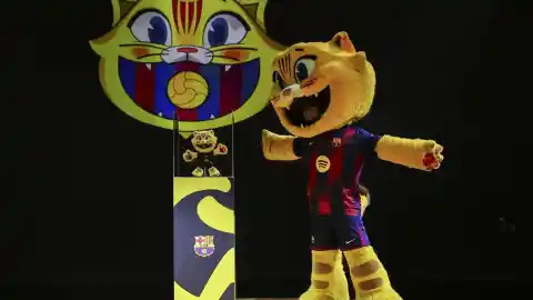 Imagen 1 de Locura por el peluche de la mascota CAT a 34,99 euros: el Barça lanza 5.000 unidades y la preventa se agota en menos de una hora