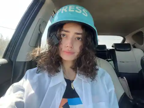 Imagen 1 de Plestia Alaqad, periodista de Gaza: “El genocidio no se detiene cuando paran las bombas”