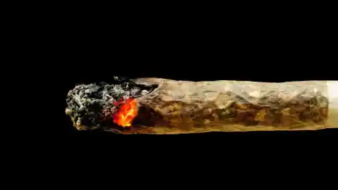 Imagen 1 de Fumar cannabis antes de los 15 años eleva el riesgo de tener que ir al médico entre los 18 y los 23