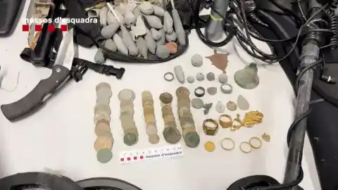 Imagen 1 de Detenidos dos hombres por expoliar un yacimiento arqueológico submarino