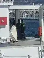 Imagen 1 de Dos encapuchados se cuelan en Puerto Banús desde una narcolancha y dejan a una persona moribunda