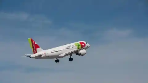 Imagen 1 de IAG presenta su interés por TAP y rivalizará con Air France y Lufthansa