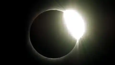 Imagen 1 de El eclipse solar total más antiguo registrado fue hace 2.700 años en China e indica que el Sol se volvía más activo y la Tierra giraba más rápido