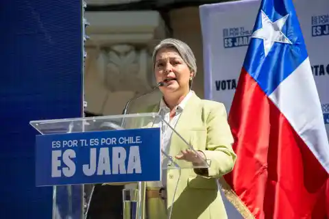 Imagen 1 de Un error del Ministerio de Educación golpea la candidatura oficialista de Jeannette Jara