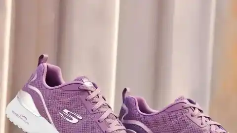 Imagen 1 de Skechers 'regala' sus zapatillas para mujer con ofertas hasta el 57%: dignas de Black Friday
