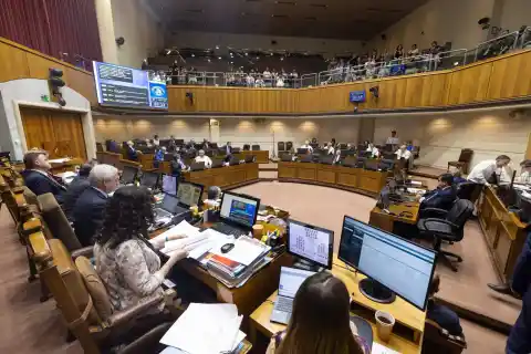 Imagen 1 de Elecciones parlamentarias de Chile 2025: cómo se eligen a los diputados, a los senadores y todo lo que hay que saber