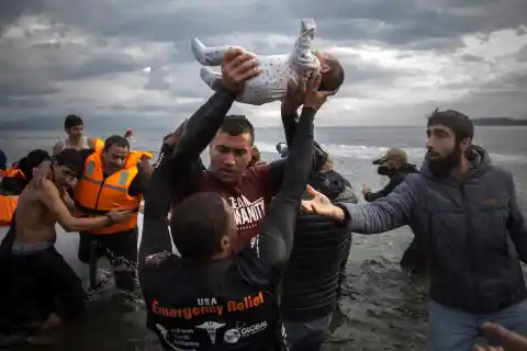 Imagen 1 de Una década de muros invisibles: el legado de la crisis de refugiados en Europa