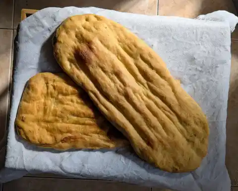 Imagen 1 de Pan de cañada, la torta de aceite aragonesa que se prepara en poco tiempo
