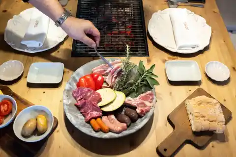 Imagen 1 de Arre, el grito arriero que acerca y empodera el costumbrismo gastronómico de Castellón