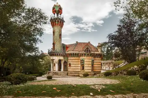 Imagen 1 de Más allá de la fantasía y la “disneyficación” de Gaudí: El Capricho de Comillas cumple 140 años