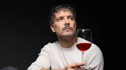 Imagen 1 de David Janer, actor de ‘Águila Roja’, también es filósofo y sumiller: “El mundo del vino me aporta placer y conocimiento, es como el amor”
