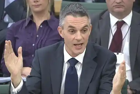 Imagen 1 de Dimite el director general de la BBC, Tim Davie, tras acusaciones de parcialidad en la emisión de un programa sobre Trump