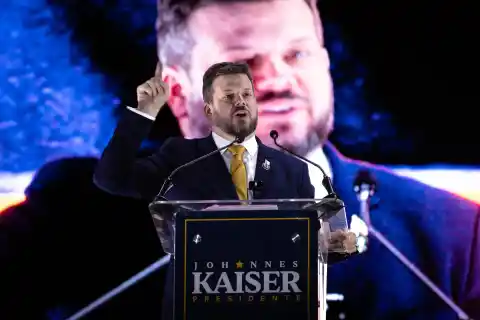 Imagen 1 de Johannes Kaiser en su cierre de campaña: “Este país no se está cayendo a pedazos, sino a balazos”