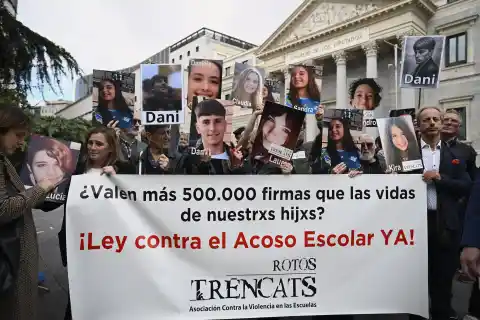 Imagen 1 de Familiares de víctimas del acoso escolar exigen ante el Congreso una ley contra el ‘bullying’: “¿Cuántos niños tienen que morir?”