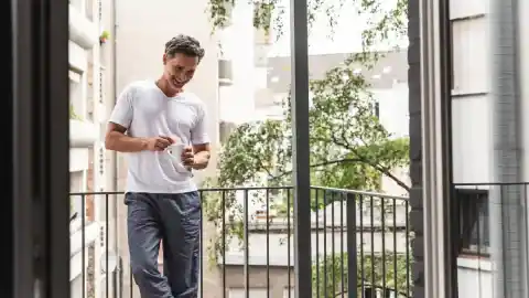 Imagen 1 de Las zapatillas de casa con velcro ideales para hombres con artritis o pies hinchados
