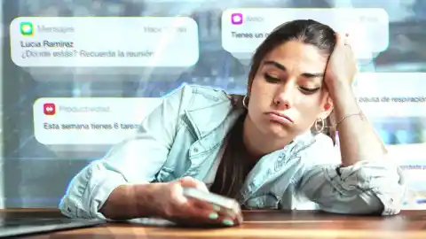 Imagen 1 de Cómo gestionar las alertas de tu teléfono para no acabar mentalmente agotado: “Después de agruparlas, he dejado de mirar el móvil casi por completo los fines de semana”