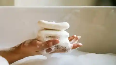 Imagen 1 de Jabón de cúrcuma: el nuevo aliado ‘beauty’ que promete difuminar manchas y unificar el tono de tu piel