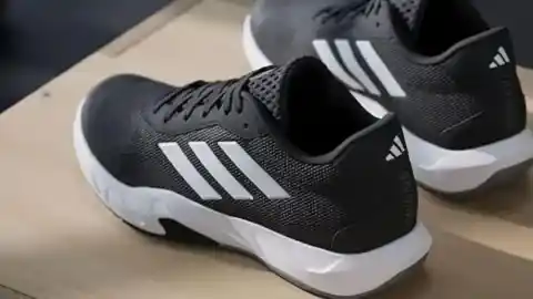 Imagen 1 de Regalar unas Adidas esta Navidad te va a salir por solo 35 euros (o menos): no te pierdas los descuentos dignos de Black Friday