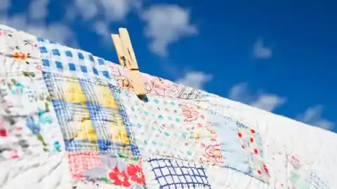 Imagen 1 de Adiós a colgar las colchas en el tendedero de siempre: esta es la solución ideal para pisos pequeños