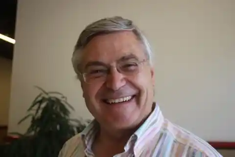 Imagen 1 de Rafael Bisquerra, psicólogo: “Cada vez hay más familias sobreprotectoras porque huyen del autoritarismo que vivieron en su infancia”