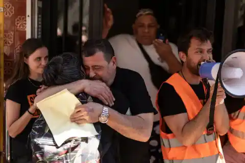 Imagen 1 de Juanjo esquiva su desahucio gracias a una pionera receta: su piso lo ha comprado una cooperativa