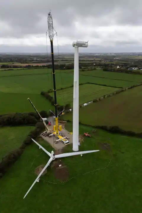 Imagen 1 de Hora de reciclar los primeros molinos y paneles obsoletos