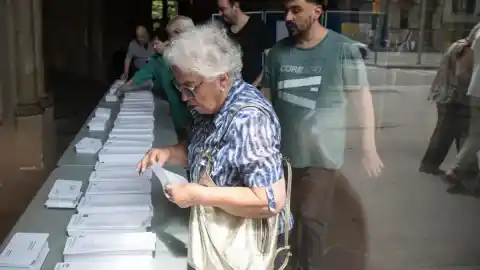 Imagen 1 de Desmontamos cinco conspiraciones en las que cree más del 20% de los catalanes