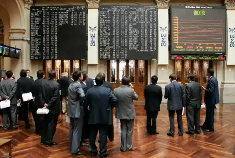 Imagen 1 de El Ibex bate su máximo histórico 18 años después y roza los 16.000 puntos