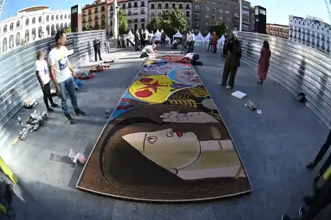 Imagen 1 de Hay un ‘picasso’ en el portal y una corona en la escalera