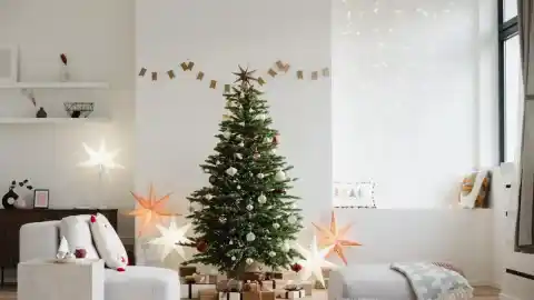 Imagen 1 de LIDL 'liquida' su árbol de Navidad más elegante, alto y versátil que podrás poner en cualquier estancia de tu casa