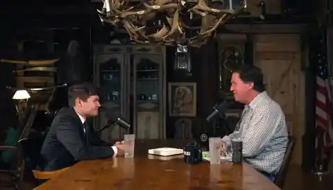 Imagen 1 de Cisma en el mundo MAGA por el blanqueamiento de Tucker Carlson del discurso supremacista y antisemita de un joven ‘podcaster’