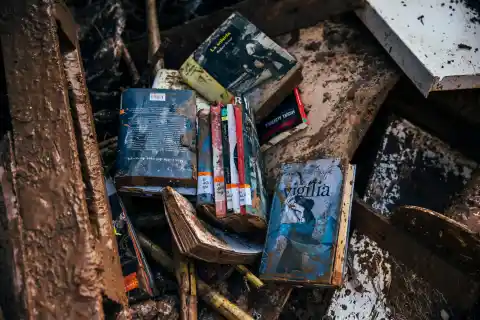 Imagen 1 de València, un any després de la dana: Entre l’aigua i el paper