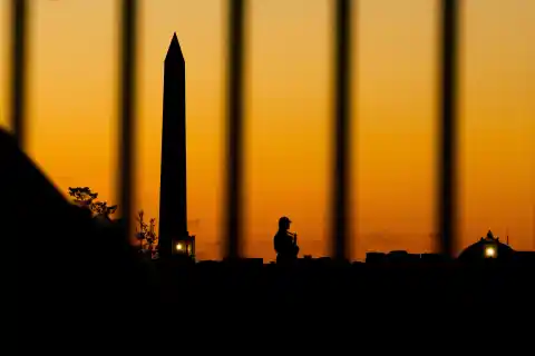 Imagen 1 de El cierre del Gobierno en Estados Unidos bate su récord histórico sin visos de acuerdo entre demócratas y republicanos