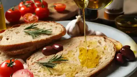 Imagen 1 de Pan, oliva y tomate: la esencia del Mediterráneo en 5 recetas sencillas