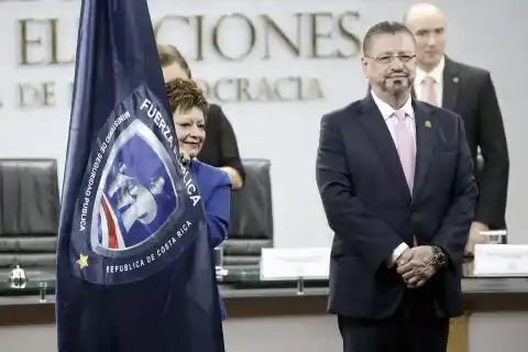 Imagen 1 de Chaves activa una tensión inédita con el Tribunal Electoral en el inicio crispado de la campaña