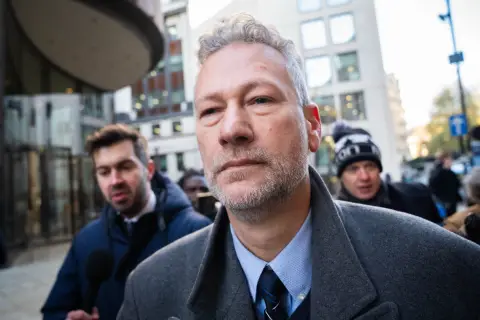 Imagen 1 de Condenado a más de diez años un exeurodiputado del partido de Farage por aceptar sobornos del entorno de Putin