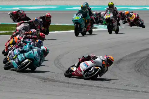 Imagen 1 de Noah Dettwiler, en estado crítico pero estable tras ser operado varias veces después de su accidente con José Antonio Rueda en Sepang