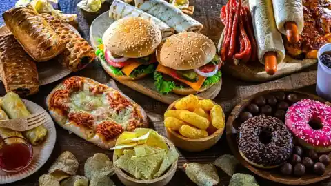 Imagen 1 de España triplica el consumo de ultraprocesados en 20 años y se aleja de la dieta mediterránea