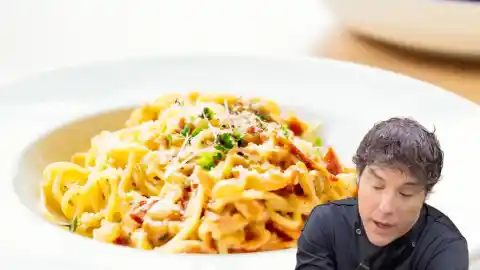 Imagen 1 de Jordi Cruz, tajante, sobre el queso apropiado para hacer una carbonara: "Es un poco más salado, más romano"