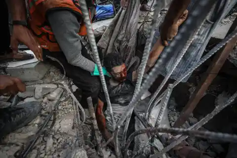 Imagen 1 de Más de 90 muertos, entre ellos 24 niños, por los bombardeos israelíes en Gaza