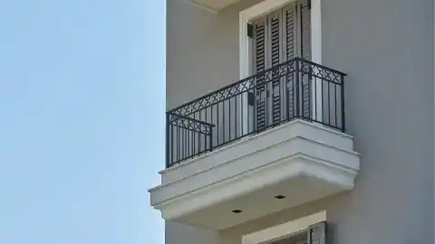 Imagen 1 de No necesita obras ni herramientas: esta es la solución definitiva para tener privacidad en tu balcón