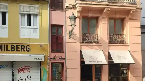 Imagen 1 de La historia de la fachada más estrecha de Europa