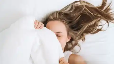 Imagen 1 de Hidrata tu pelo mientras duermes: despídete del pelo seco y recupera su brillo con el sérum capilar de Gliss