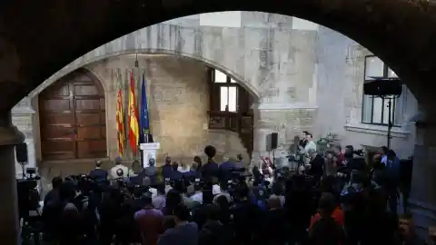 Imagen 1 de Carlos Mazón dimite como presidente valenciano y otras imágenes del día