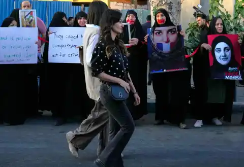 Imagen 1 de Los conservadores de Irán piden volver a imponer el velo a las mujeres ante la relajación de las normas de vestimenta