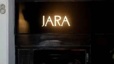 Imagen 1 de Jara Omakase y los dos hermanos chilenos que elevan el arte del sushi en Barcelona