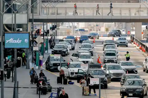 Imagen 1 de Estados Unidos reduce un 10% el tráfico aéreo en varios aeropuertos por el cierre del Gobierno federal