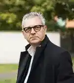 Imagen 1 de Ezio Gavazzeni, el escritor tras los francotiradores turísticos: "Había españoles ricos y relevantes en los safaris humanos de Sarajevo"